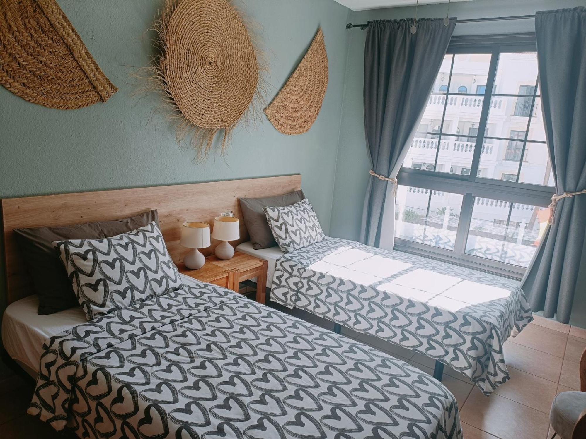 Greatly Located Apartment With Heated Pool, Los Cristianos Los Cristianos  Zewnętrze zdjęcie