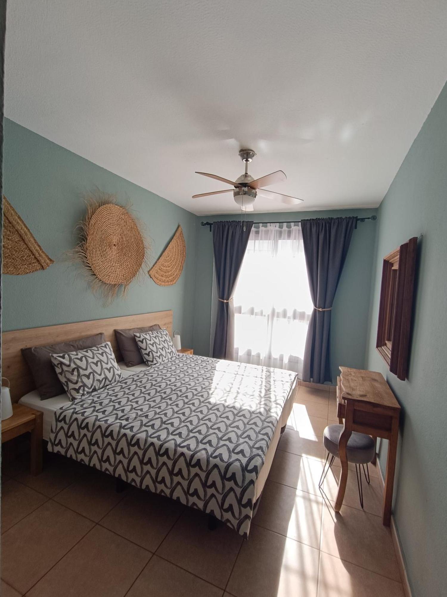 Greatly Located Apartment With Heated Pool, Los Cristianos Los Cristianos  Zewnętrze zdjęcie